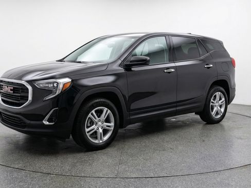 Used 2024 GMC Terrain SLE image 3