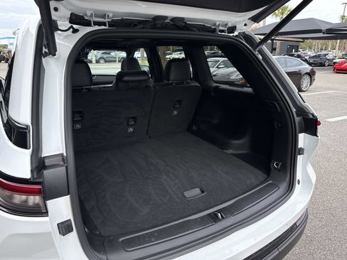 Used 2025 Jeep Grand Cherokee Limited w/ Black Appearance Package image 13