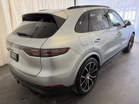 Certified 2023 Porsche Cayenne S image 9