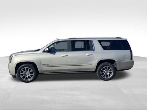 Used 2016 GMC Yukon XL Denali image 2