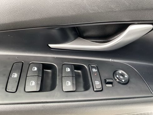 Used 2025 Hyundai Elantra SEL FWD image 13