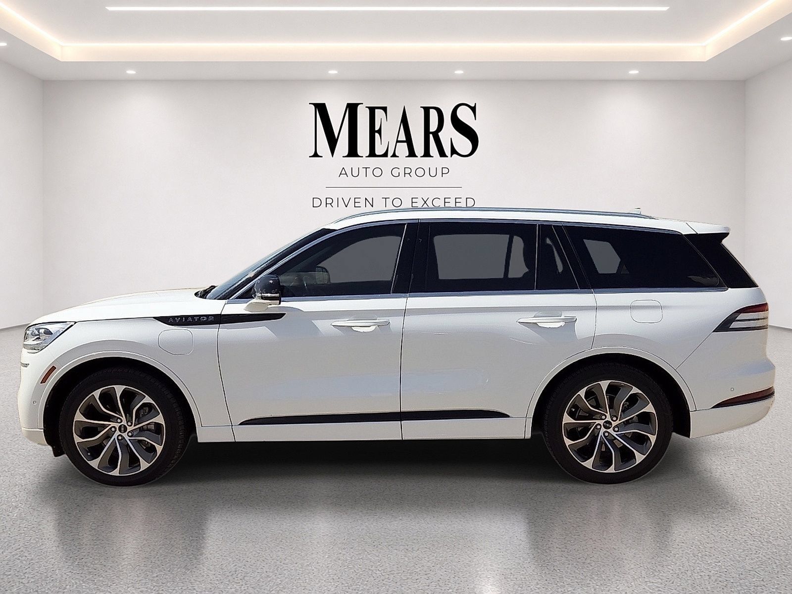 Used 2020 Lincoln Aviator Grand Touring w/ Equipment Group 302A AWD/4WD image 2