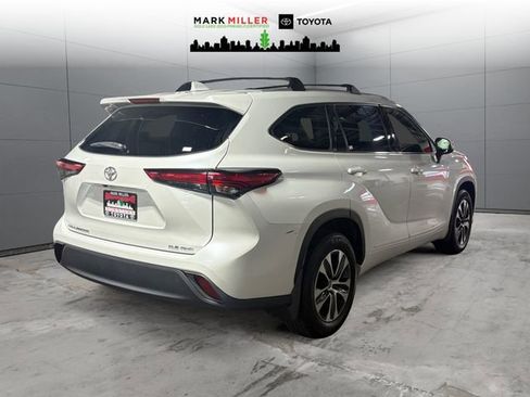 Used 2022 Toyota Highlander XLE image 5