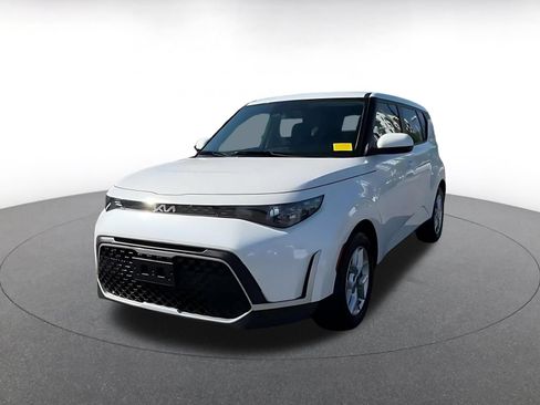 Used 2025 Kia Soul LX w/ LX Technology Package FWD image 5
