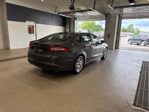 Used 2016 Ford Fusion SE FWD image 7