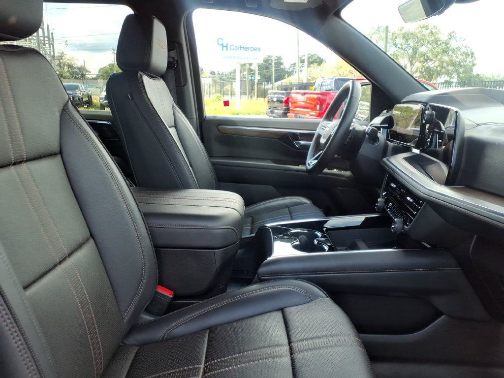 Used 2026 Chevrolet Suburban High Country AWD/4WD image 12