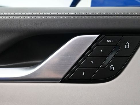 Used 2025 Porsche 911 Carrera image 16