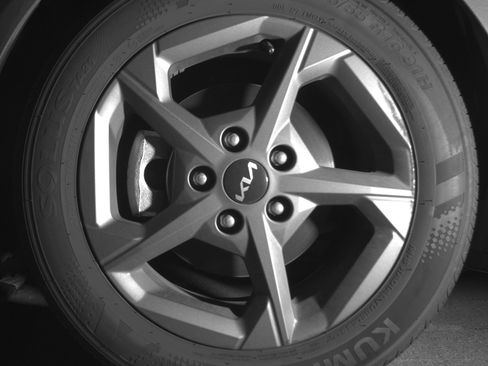 Used 2025 Kia K4 LXS image 12