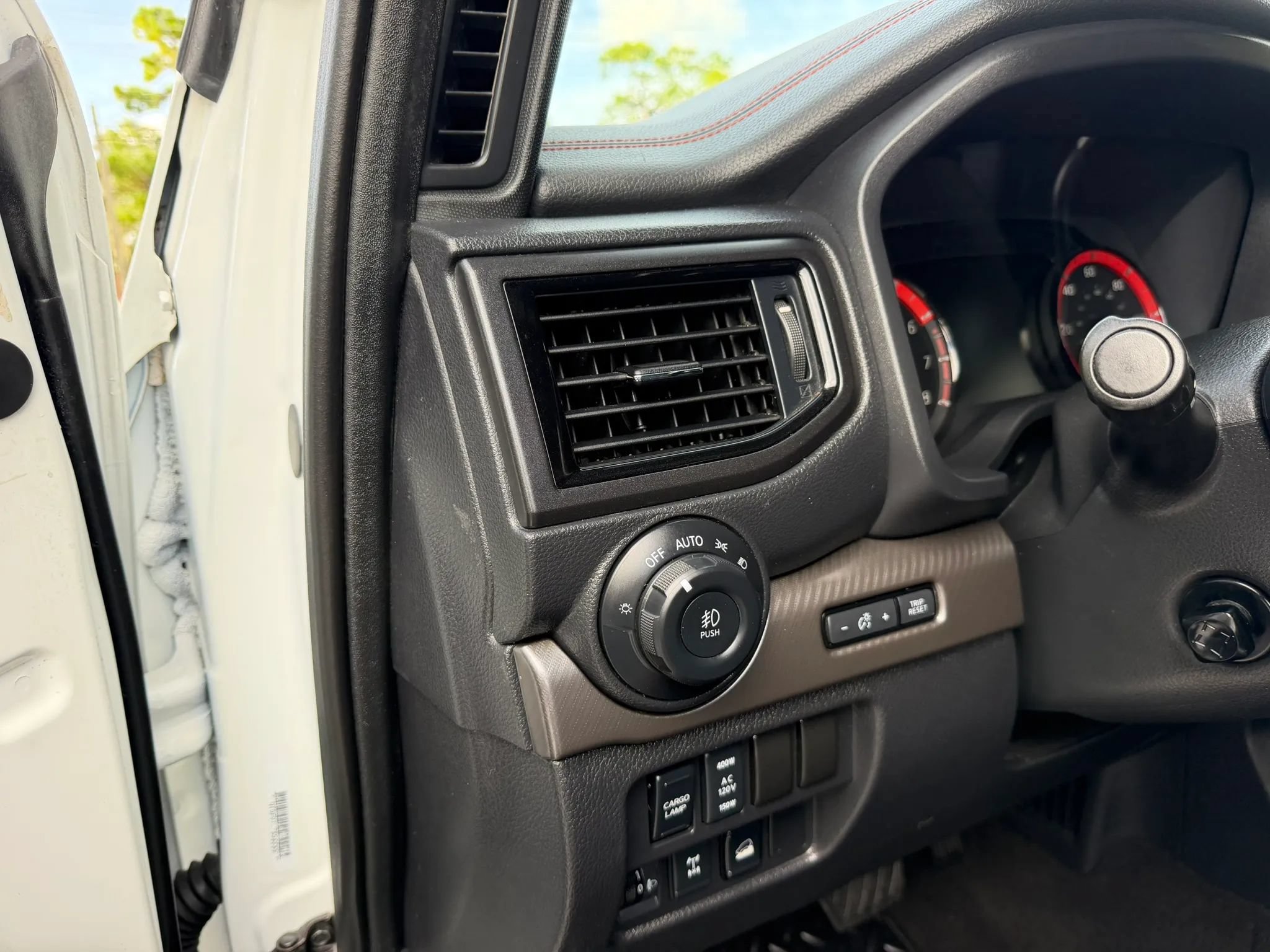 Used 2020 Nissan Titan PRO-4X w/ Pro-4x Convenience Package AWD/4WD image 30