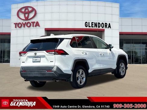 Used 2022 Toyota RAV4 XLE w/ Convenience Package FWD image 12