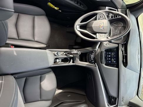 Used 2024 Cadillac XT6 Luxury image 16