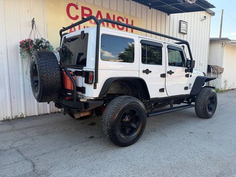 Used 2014 Jeep Wrangler Unlimited Rubicon w/ Connectivity Group AWD/4WD image 4