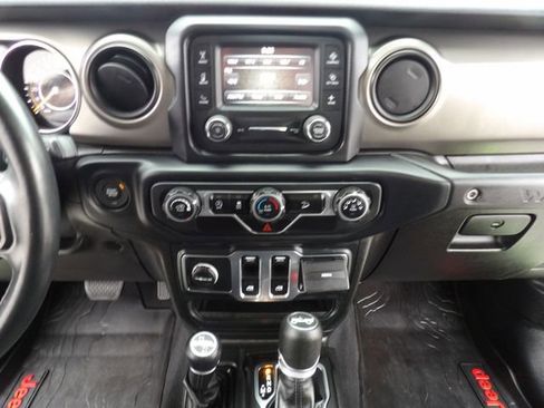 Used 2019 Jeep Wrangler Sport image 17