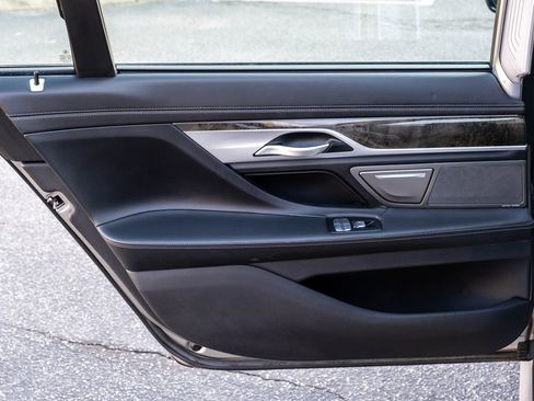 Used 2020 BMW 750i xDrive w/ Executive Package image 33