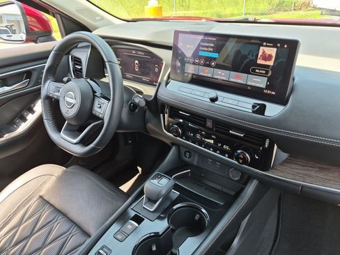 Used 2024 Nissan Rogue Platinum w/ Platinum Premium Package FWD image 36