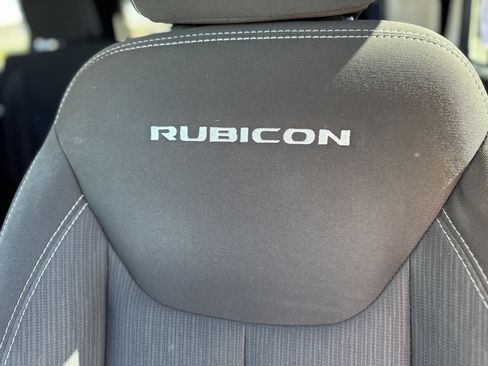 Used 2015 Jeep Wrangler Unlimited Rubicon w/ Connectivity Group image 15