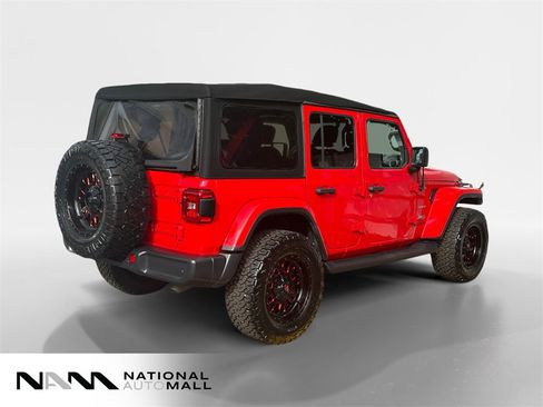 Used 2018 Jeep Wrangler Unlimited Sahara image 5