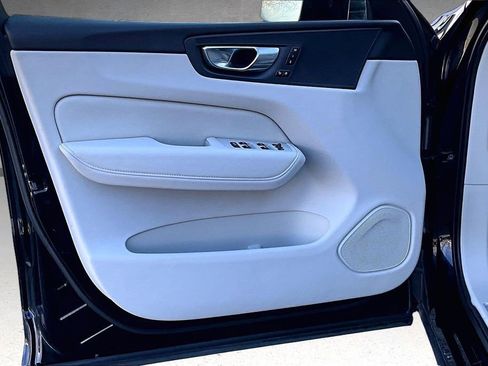 Used 2021 Volvo XC60 T5 Momentum image 19