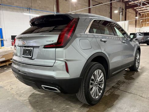 Used 2024 Cadillac XT4 Premium Luxury FWD image 8