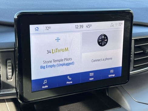 Used 2022 Ford Explorer XLT w/ Equipment Group 202A image 18