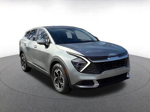 Used 2025 Kia Sportage LX image 3