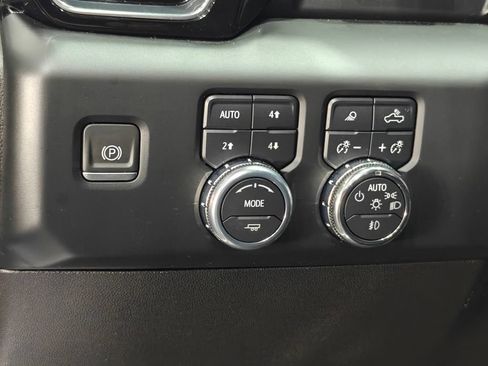Used 2023 GMC Sierra 1500 Denali w/ Technology Package AWD/4WD image 10