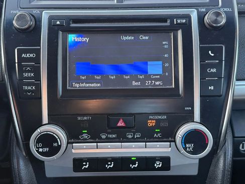 Used 2014 Toyota Camry SE FWD image 25