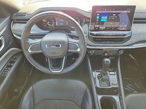 Used 2024 Jeep Compass Latitude AWD/4WD image 19