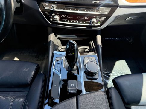 Used 2017 BMW 530i w/ Driving Assistance Package RWD image 16