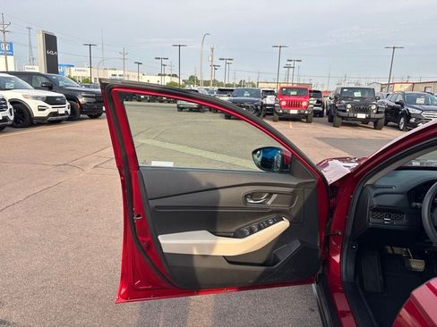 Used 2024 Honda Accord EX image 11
