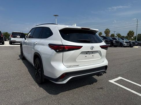 Used 2023 Toyota Highlander XSE FWD image 3