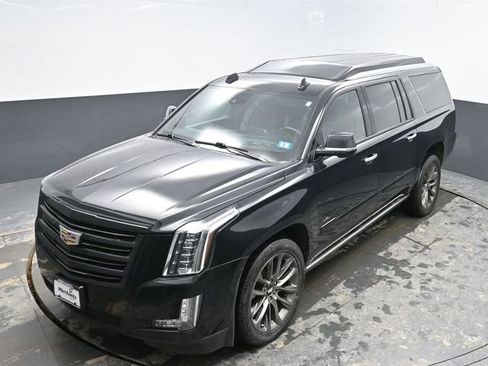 Used 2020 Cadillac Escalade ESV Platinum w/ Escalade Sport Edition image 39