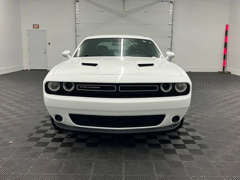 Used 2019 Dodge Challenger SXT image 5