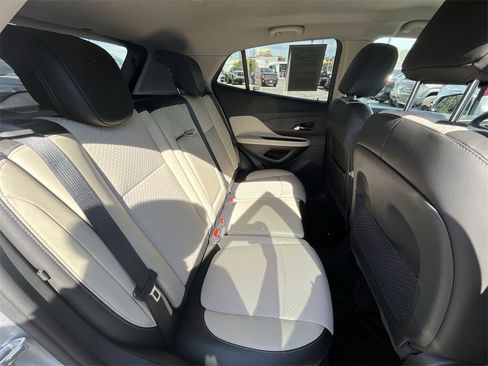 Used 2021 Buick Encore Preferred w/ Safety Package image 33