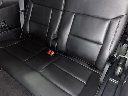 Used 2022 Ford Explorer XLT w/ Equipment Group 202A image 12