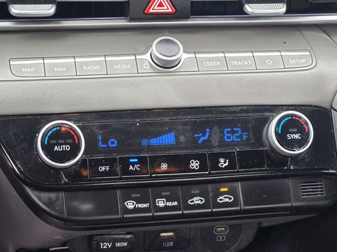 Used 2024 Hyundai Elantra SEL FWD image 25