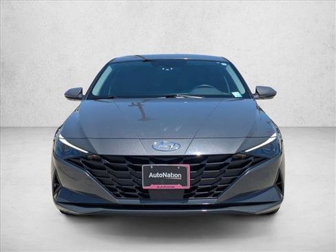 Used 2023 Hyundai Elantra SEL w/ Convenience Package FWD image 2