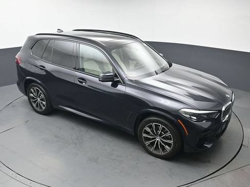 Used 2022 BMW X5 xDrive40i w/ M Sport Package AWD/4WD image 44