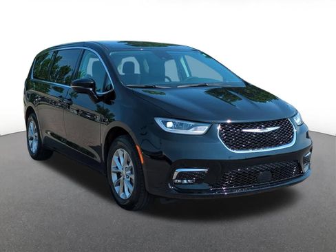 Used 2024 Chrysler Pacifica Touring-L AWD/4WD image 8