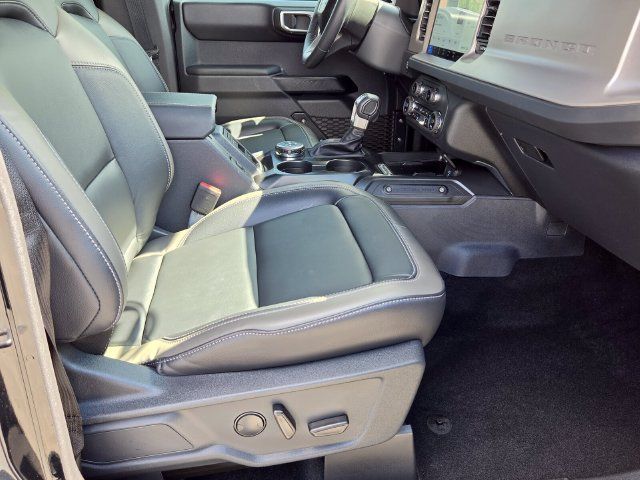 Used 2025 Ford Bronco Outer Banks AWD/4WD image 18