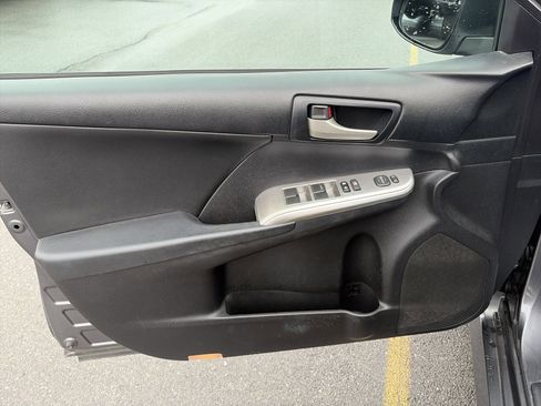 Used 2013 Toyota Camry L image 15