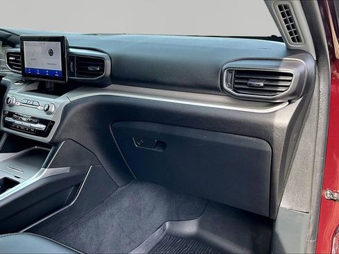 Certified 2022 Ford Explorer XLT w/ Equipment Group 202A image 17