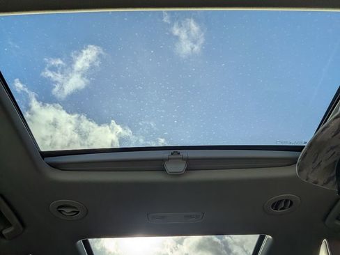 Used 2018 Buick Enclave Avenir w/ Avenir Technology Package image 26