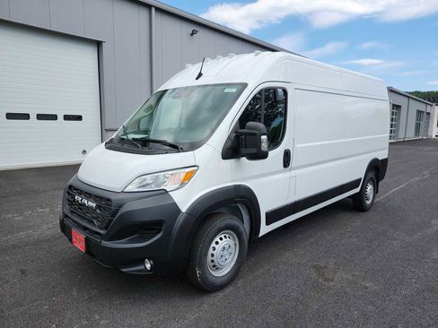 New 2024 RAM ProMaster 2500 w/ Convenience Group image 1