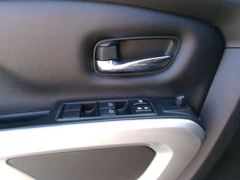 Used 2019 Nissan Titan SV AWD/4WD image 12