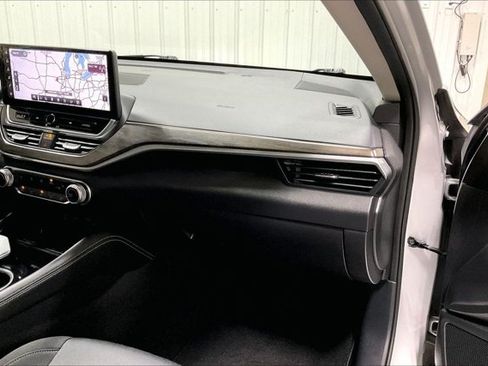 Used 2024 Nissan Altima 2.5 SV w/ SV Premium Package FWD image 16