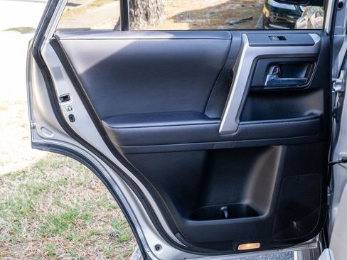 Used 2022 Toyota 4Runner SR5 Premium w/ Moonroof Package AWD/4WD image 29