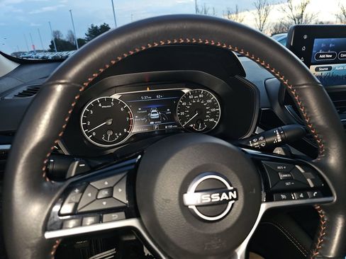 Used 2023 Nissan Altima 2.5 SR w/ SR Premium Package image 34