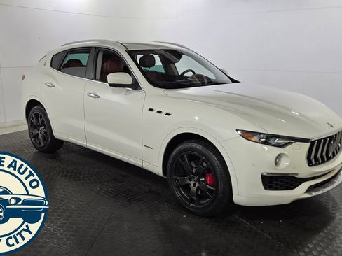 Used 2019 Maserati Levante GranLusso AWD/4WD image 9