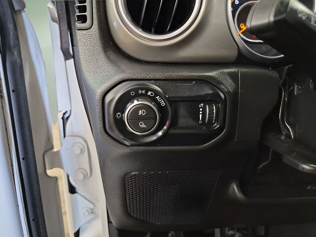 Used 2023 Jeep Gladiator Overland AWD/4WD image 17